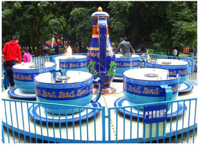 Spinning-Teacups Park Rides