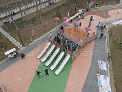 Materials and advantages of outdoor slides